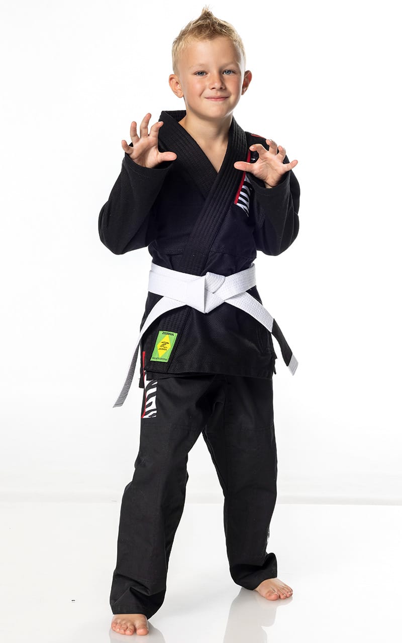 Ju-Sports BJJ Gi Für Kids - Weiß, 100% Baumwolle, Inkl. Weißem Gurt, Mit Bunten Patches Und Kontrastnähten